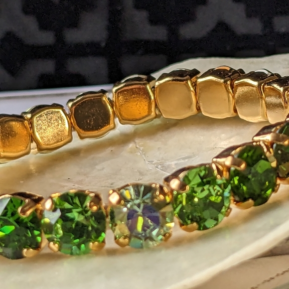Swarovski Elements Peridot & Light Green Willow Stretch Bracelet in Gold. - Picture 5 of 6